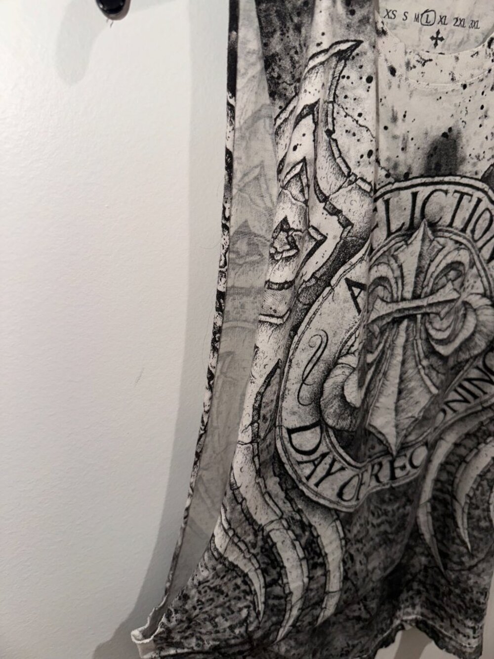 Affliction Men Black White Graphic T-Shirt - Picture 3 of 4